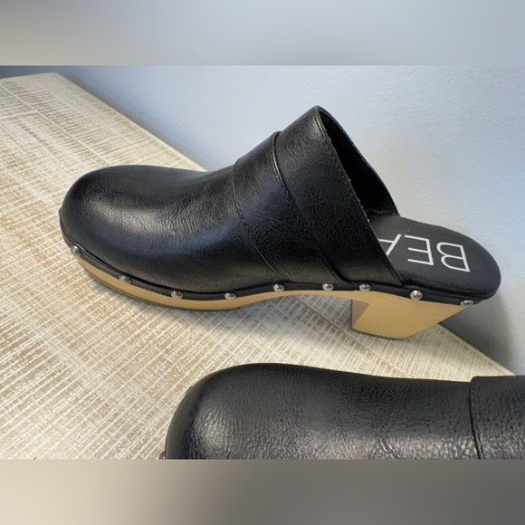 Beach by Matisse Black Clogs with Silver Studs Tan Bottom Size 9 - Picture 4 of 13